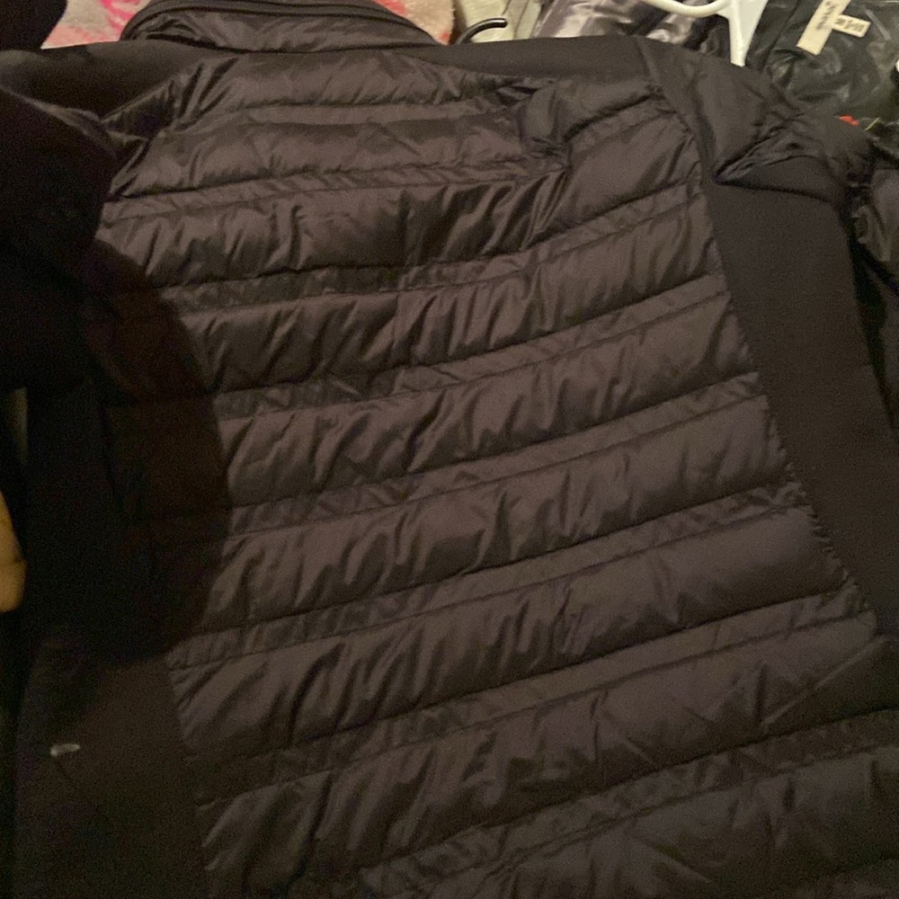 - Micheal Kor Puffer Jacket - Picture 4 of 4